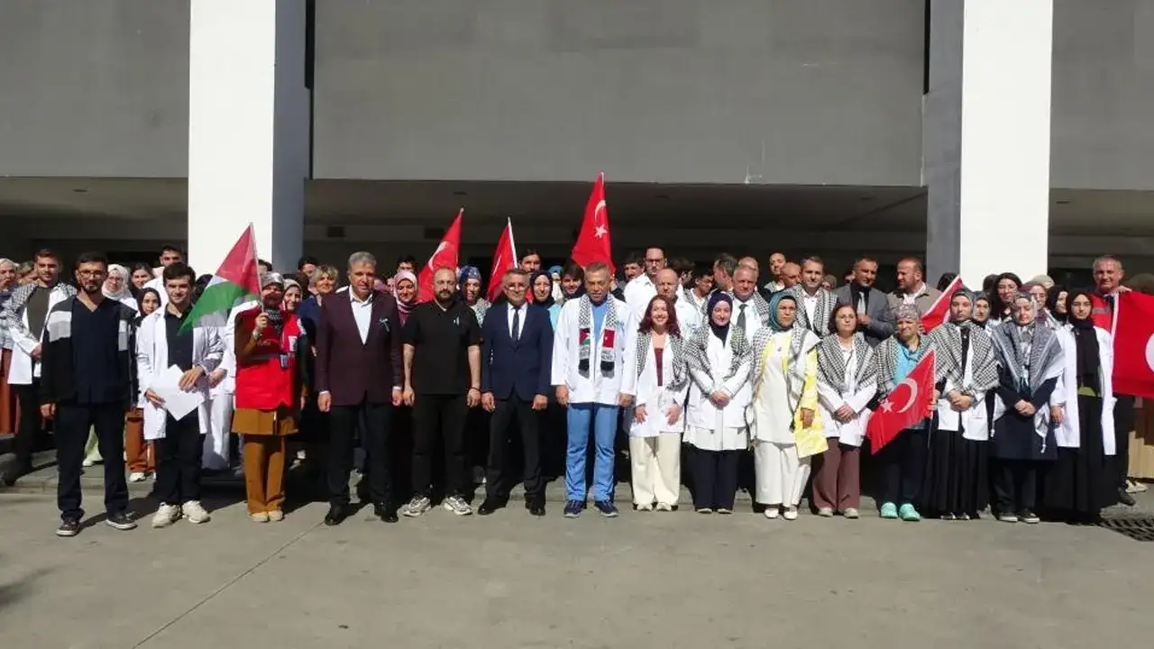 Trabzon’da doktor adaylarından Gazze protestosu!