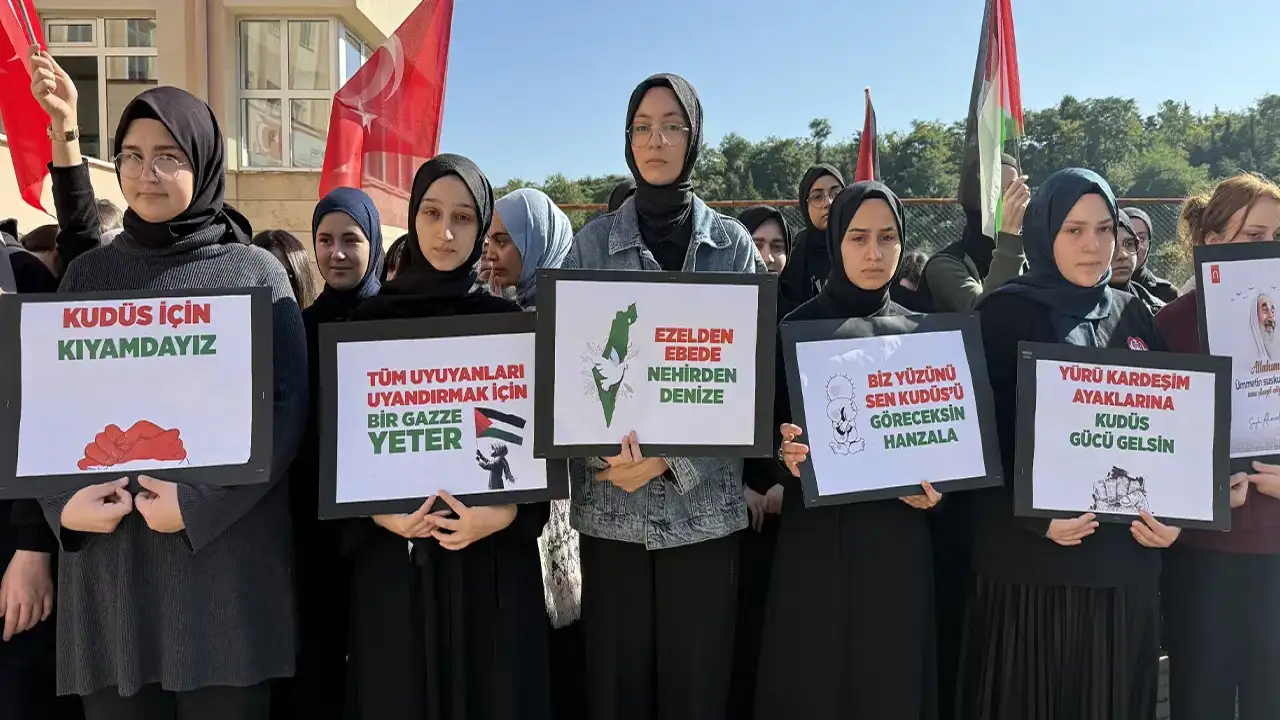 Trabzon'da öğrencilerden Filistin için farkındalık etkinliği gerçekleştirildi!