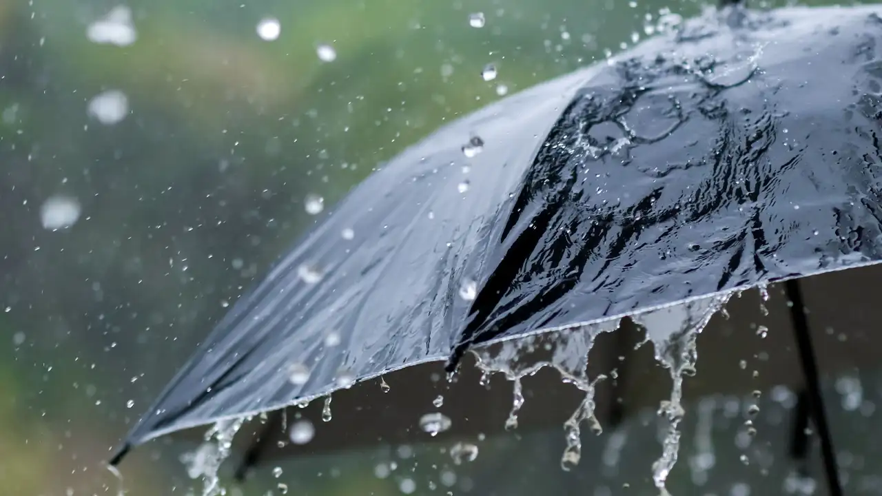 Samsun’da aniden bastıran sağanak hayatı felç etti