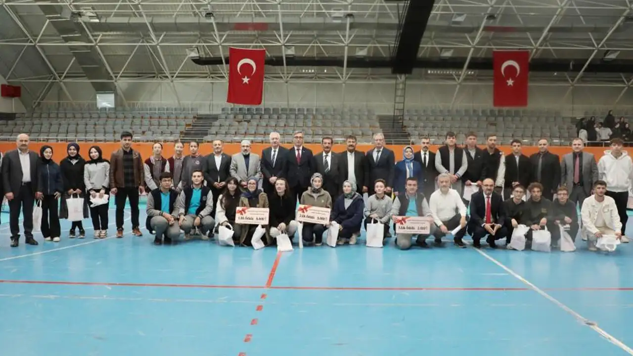 Bayburt’ta ahilik temalı bilgi yarışması: Gençler kıyasıya yarıştı