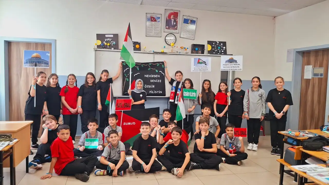 Trabzon'da öğrencilerden Gazze'ye ve Sumud Filosu'na anlamlı destek!
