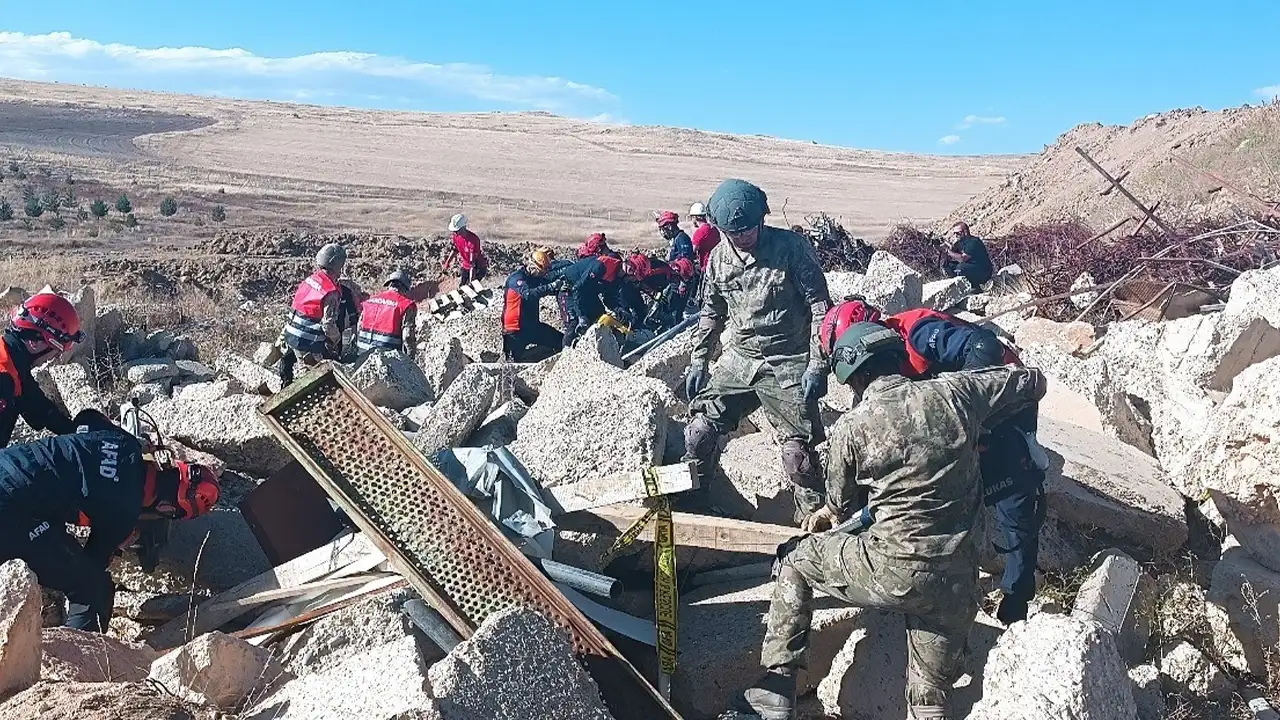 Bayburt'ta dikkat çeken deprem tatbikatı: Gerçeği aratmadı!