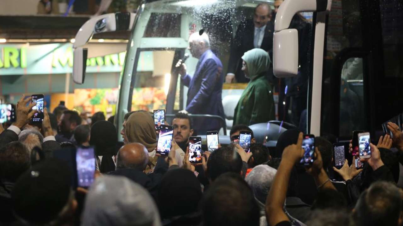 Rize’de halkla buluşan Cumhurbaşkanı Erdoğan, Trabzon programını duyurdu!