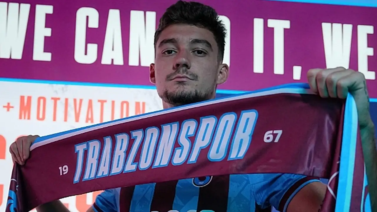 Trabzonsporlu futbolcunun Ernest Muçi'nin mutlu günü!