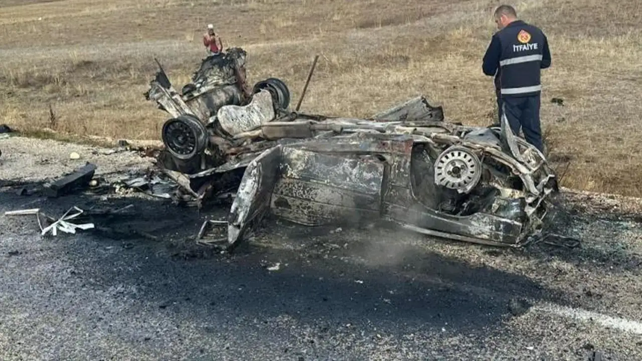 Bayburt'ta korkunç kaza! Takla atan araçta yanarak can verdi