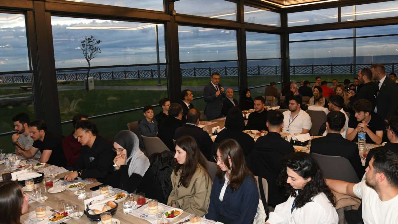 Ahmet Metin Genç’ten gençlere çağrı!