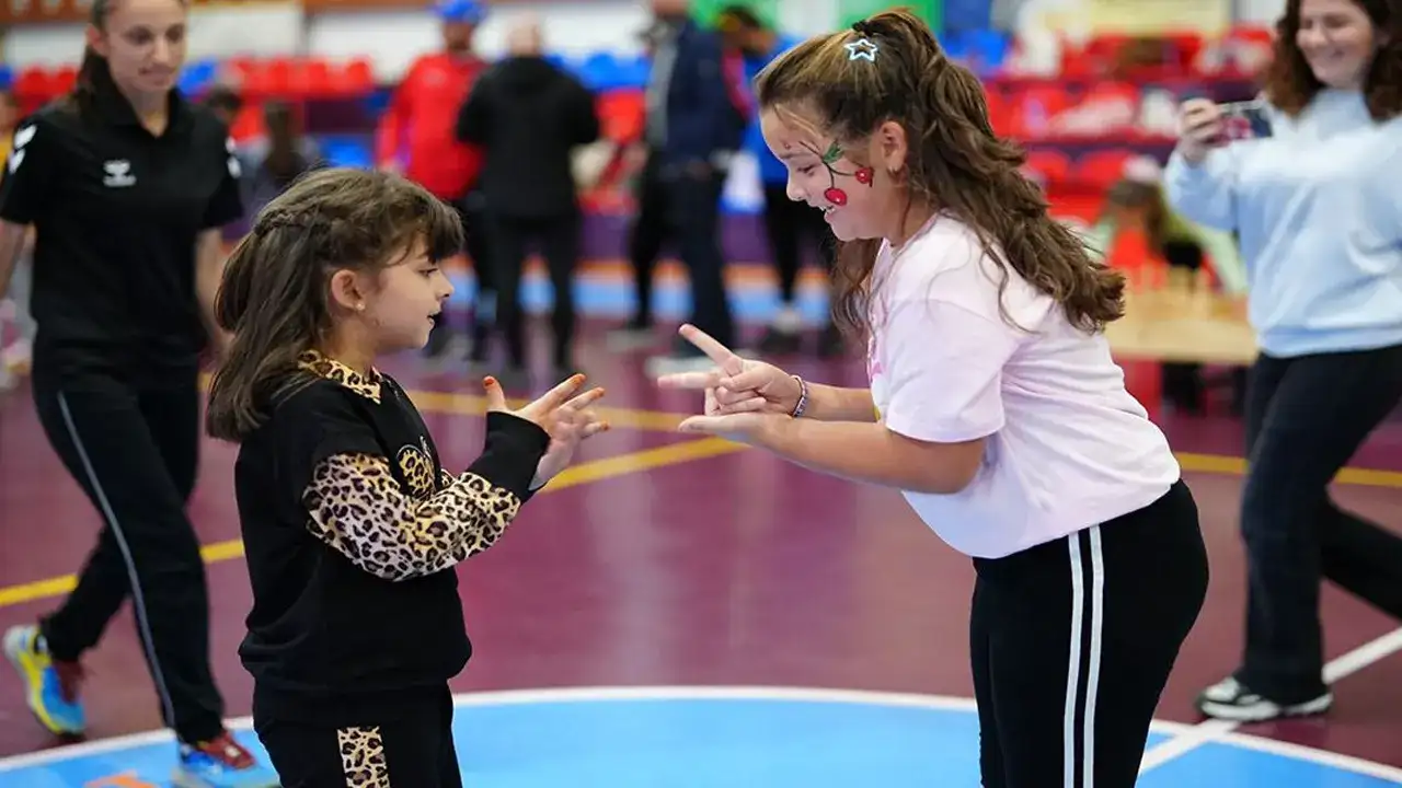 Trabzon’da kız çocuklarına unutulmaz bir gün yaşatıldı