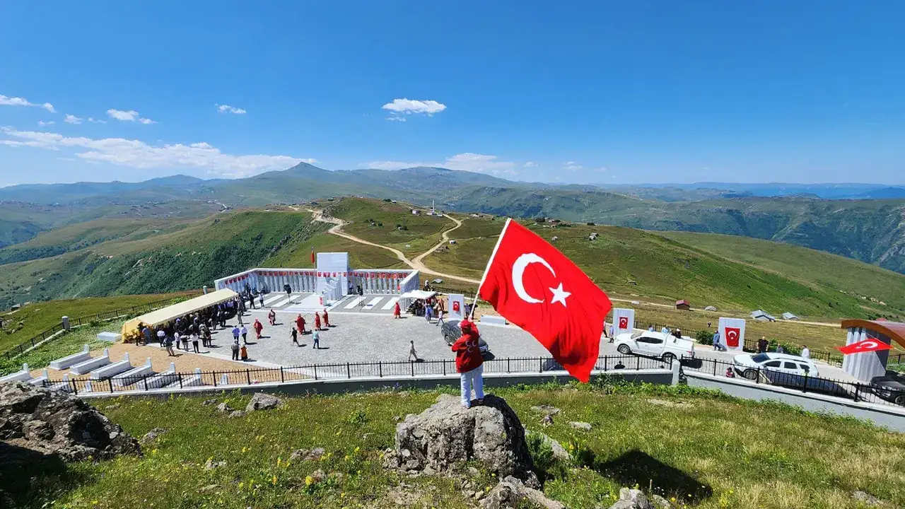 Trabzon’da şehitlere vefa! Şehitlik yolu düzeltiliyor