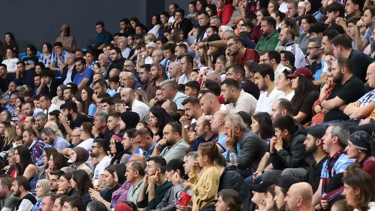 Trabzonspor'un yıldızlarından Basketbol Takımına destek: Karşılaşmayı yerinden takip ettiler!