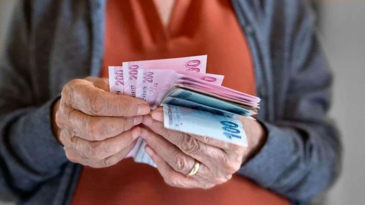 Milyonlarca kişiyi ilgilendiriyor! Memur ve emeklinin ocak ayı zammı ne kadar olacak?