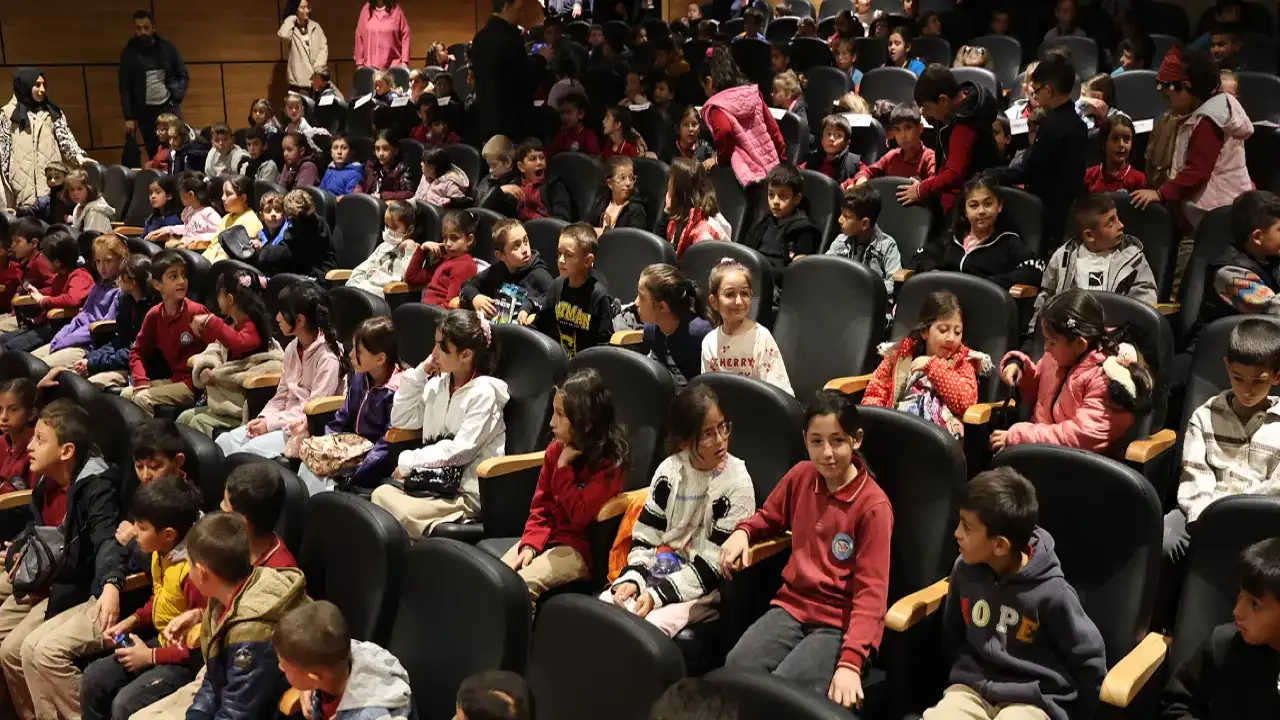 Bayburt'ta 301 öğrenci için sinema keyfi!