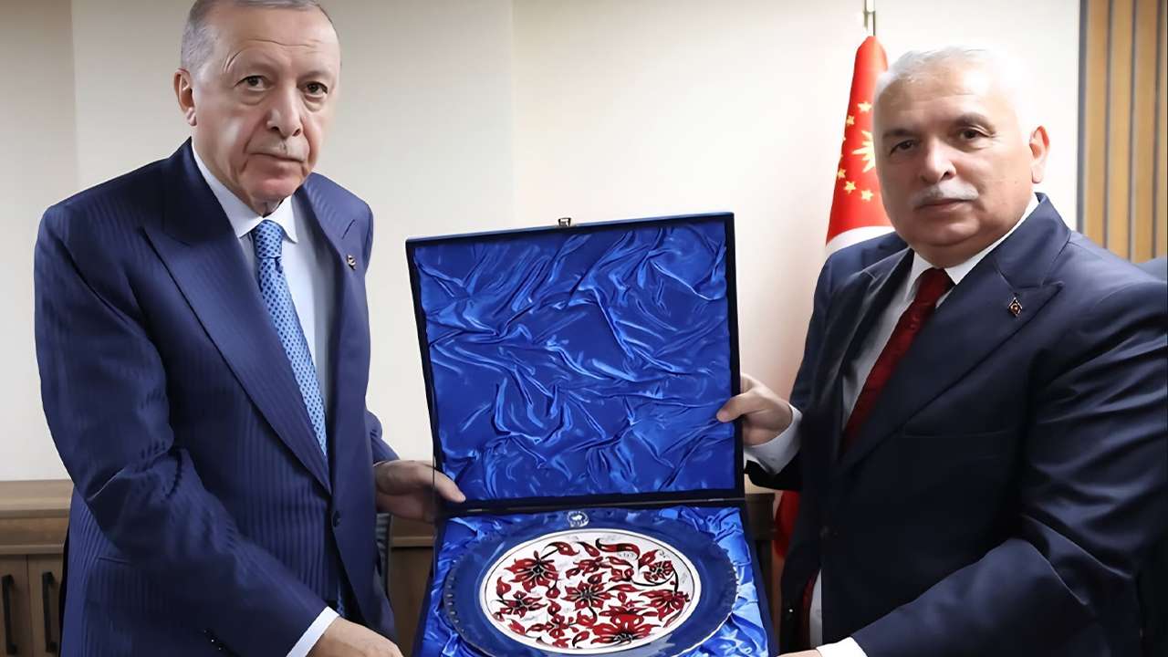 Cumhurbaşkanı Erdoğan Trabzon’da Vali Aziz Yıldırım ile buluştu