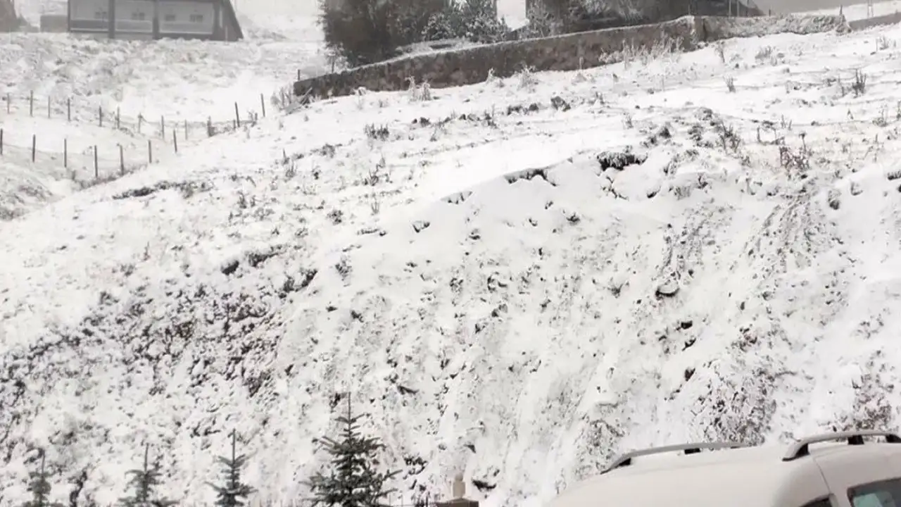 Bayburt'un yüksek kesimleri beyaza büründü