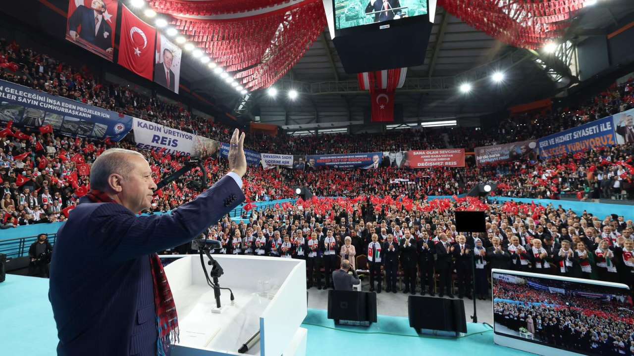 Adil Karaismailoğlu: “Trabzon, Cumhurbaşkanımıza muhabbetiyle bir kez daha tarih yazdı”