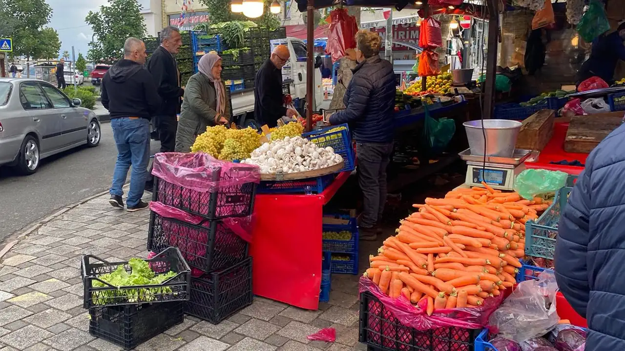Trabzon’da tezgahlar dolup taştı ama cepler boş