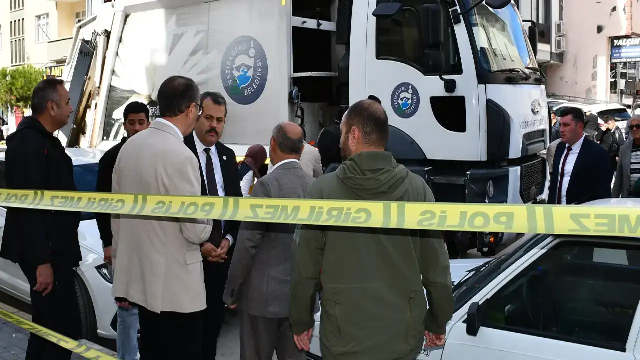 Samsun'da feci kaza: Çöp kamyonun altında kaldı