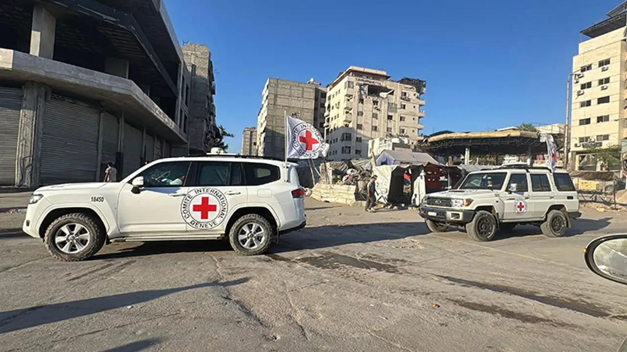 İsrail ordusu, 7 İsrailli esiri Kızılhaç'tan teslim aldığını duyurdu