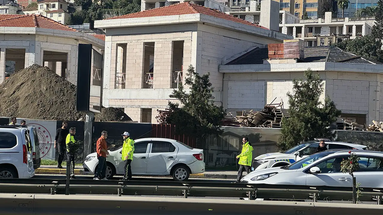 Trabzon Ortahisar’da 4 araçlı kaza: Yol kısa süreliğine kapandı