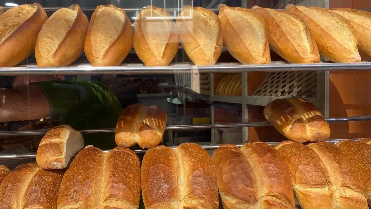 Trabzon'da ekmek zammı yeniden gündemde: Sigaranın 100 TL olduğu yerde ekmek 40 TL olmalı