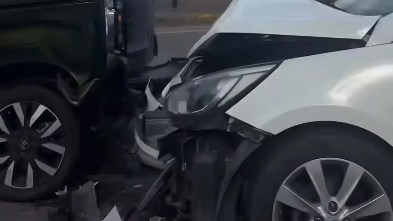 Trabzon’da havalimanı mevkiinde kaza: İki araç çarpıştı