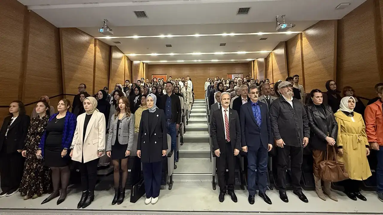 Trabzon'da "5 şair 5 soru" paneli düzenlendi