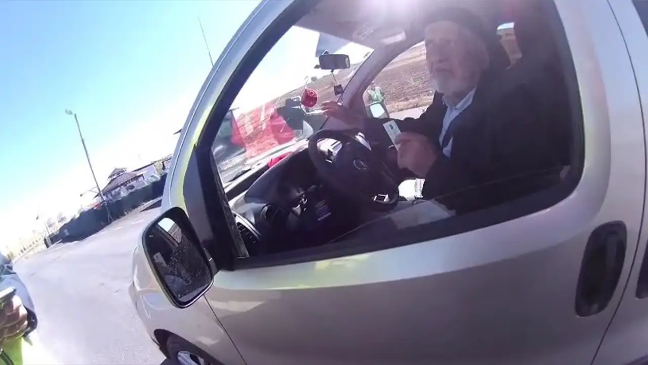 Hüseyin dedenin bayrak aşkı: "Ben bu bayraksız yola çıkmam"