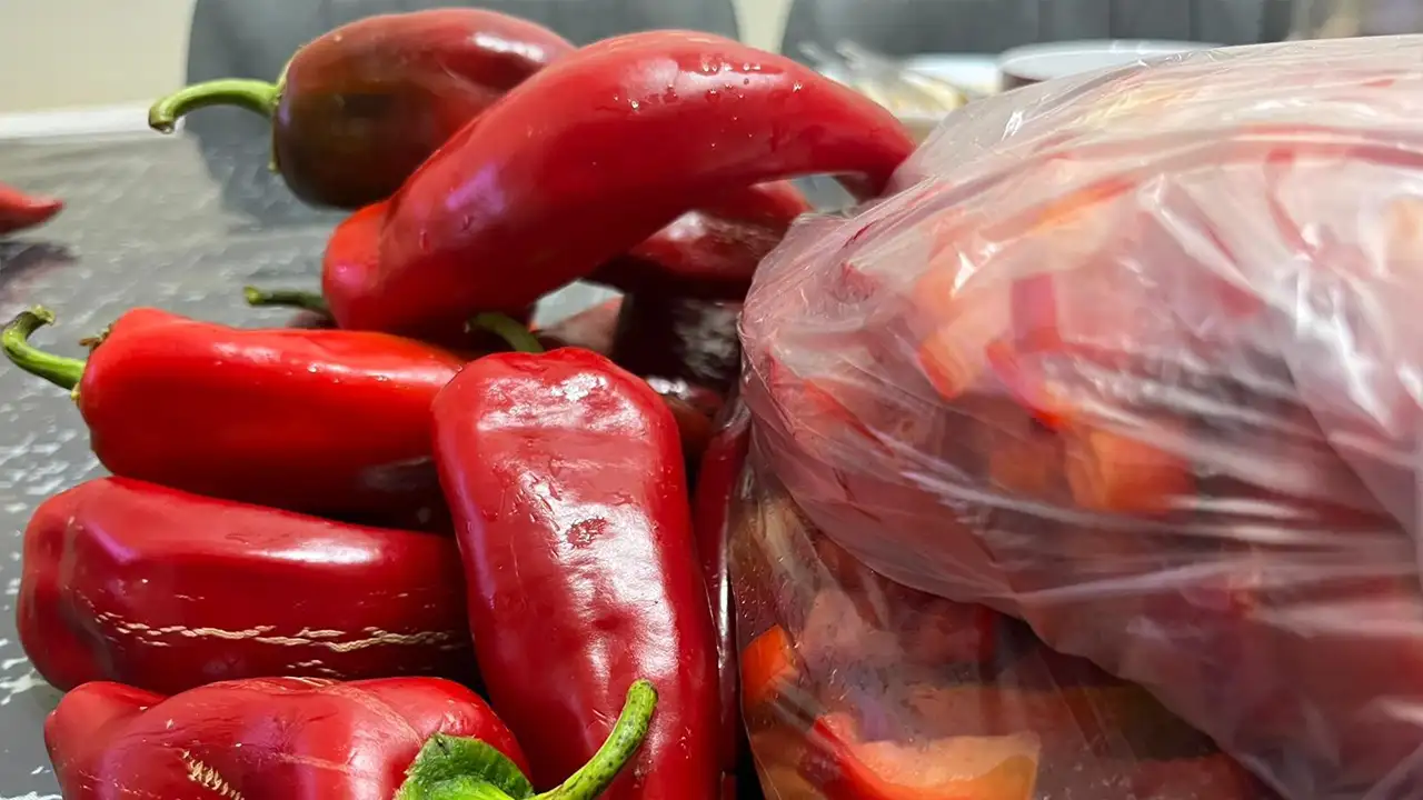 Bayburt’ta kadınlar kış sofralarına hazırlık yapıyor