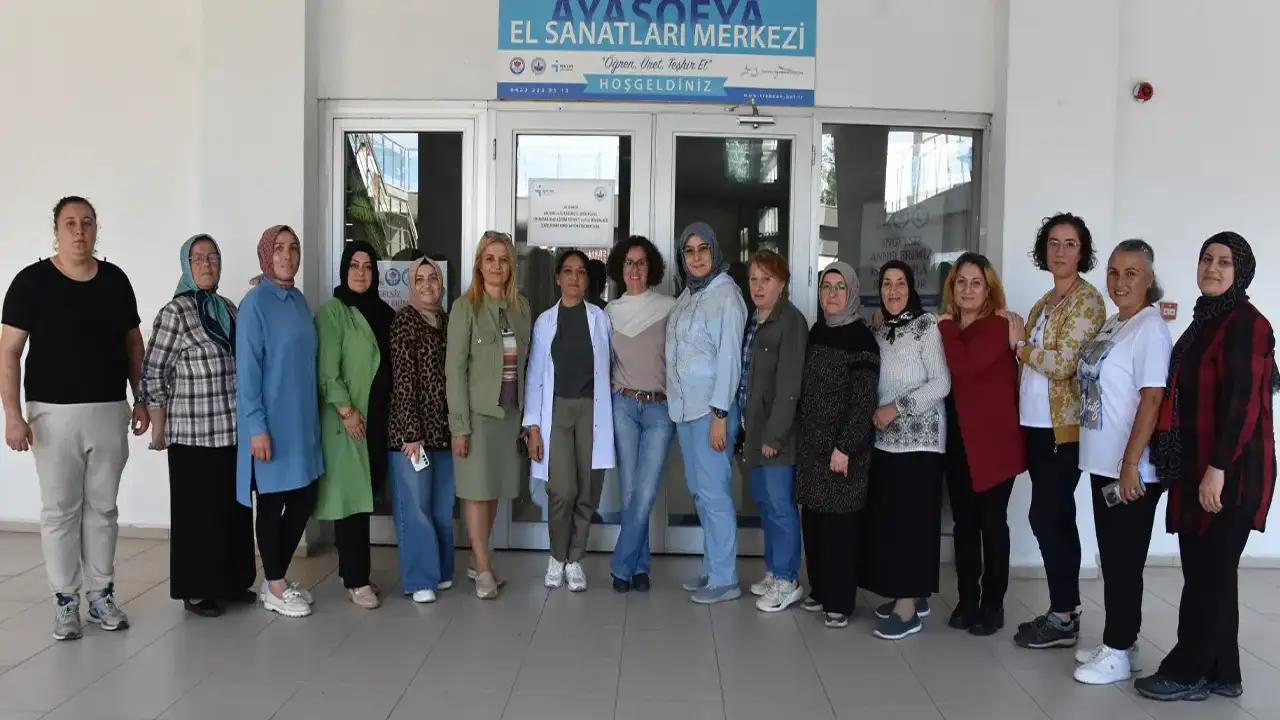 Trabzon'da Özel gereksinimli bireylerin anneleri takı tasarımını öğreniyor