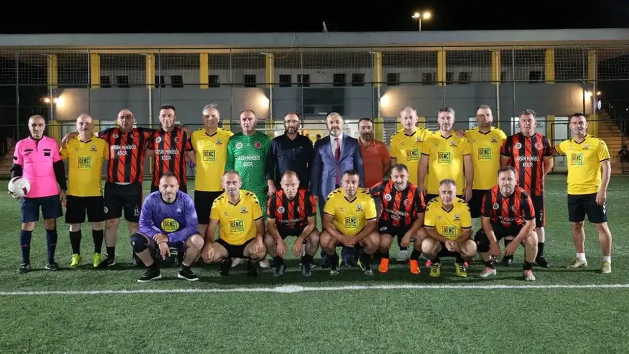 Arsin’de yarı finalistler belli oldu: Geleneksel Halı Saha Turnuvası devam ediyor