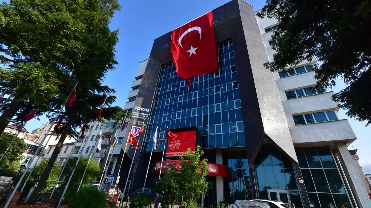 Trabzon’da TTSO binasıyla ilgili tartışmalara belgeli yanıt: “Yıkım gerekliliği yok”