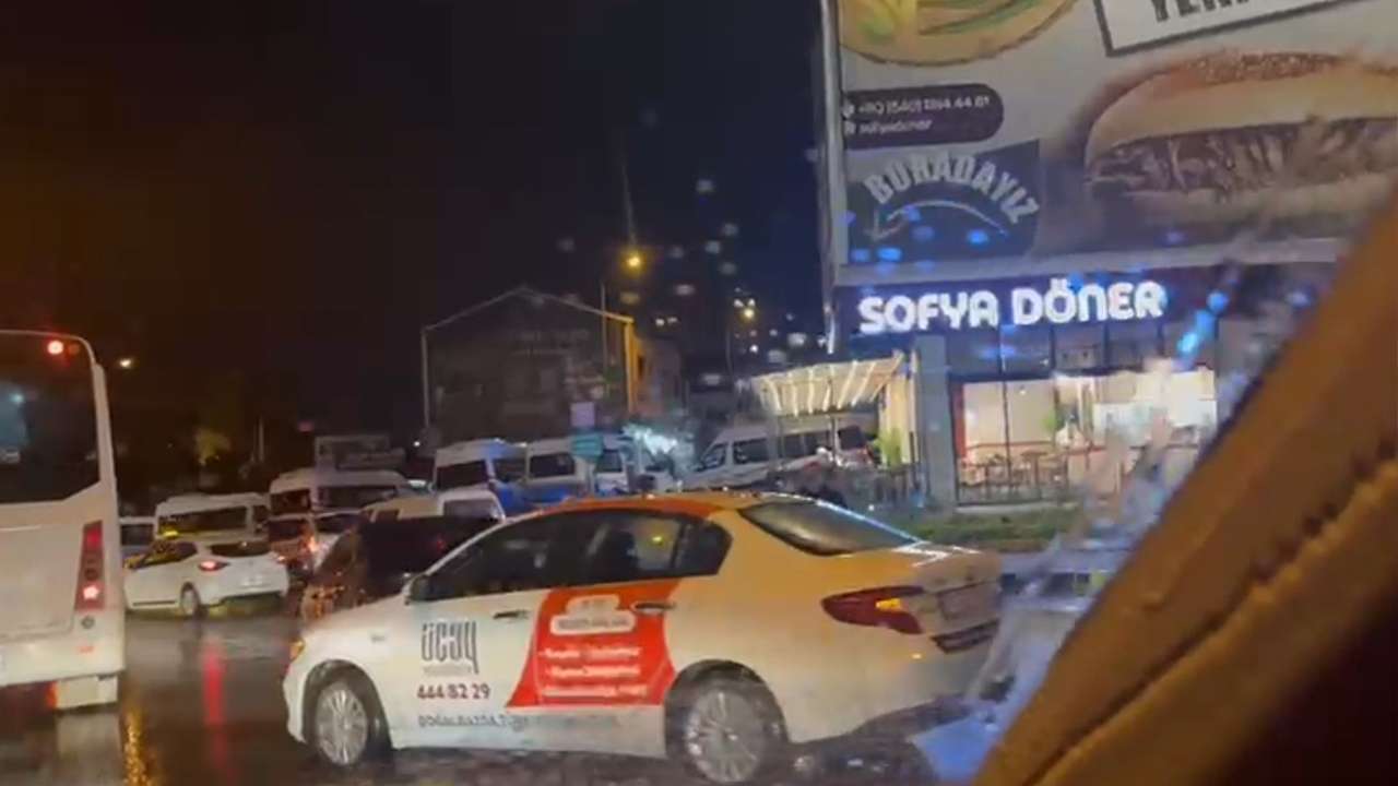 Trabzon’da kavşakta maddi hasarlı kaza