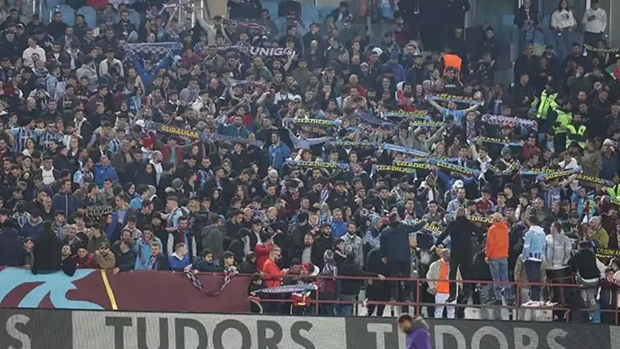 Trabzonspor taraftarından deplasman yasağına çok sert tepki: “Bir şehire sahip çıkamayanlar koltuk işgalinden vazgeçsinler”