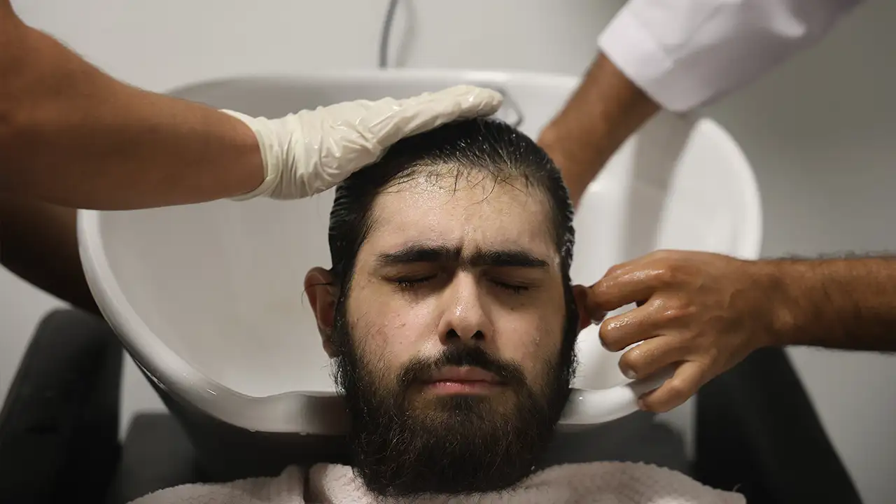 Hatay'da duyanlar şoke olmuştu: 3 yıl sonra zorla banyo yaptı, tıraş oldu