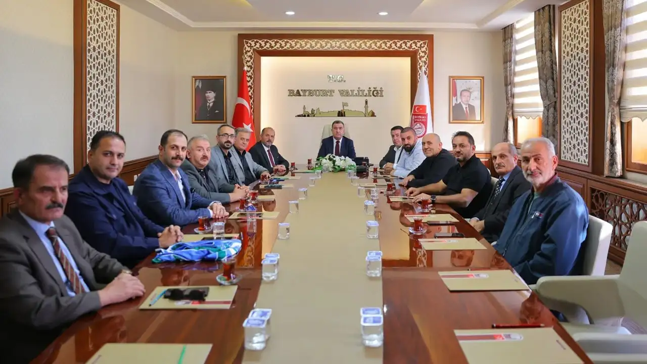 Bayburt turizmi masaya yatırıldı: Vali Eldivan sektör temsilcileriyle buluştu