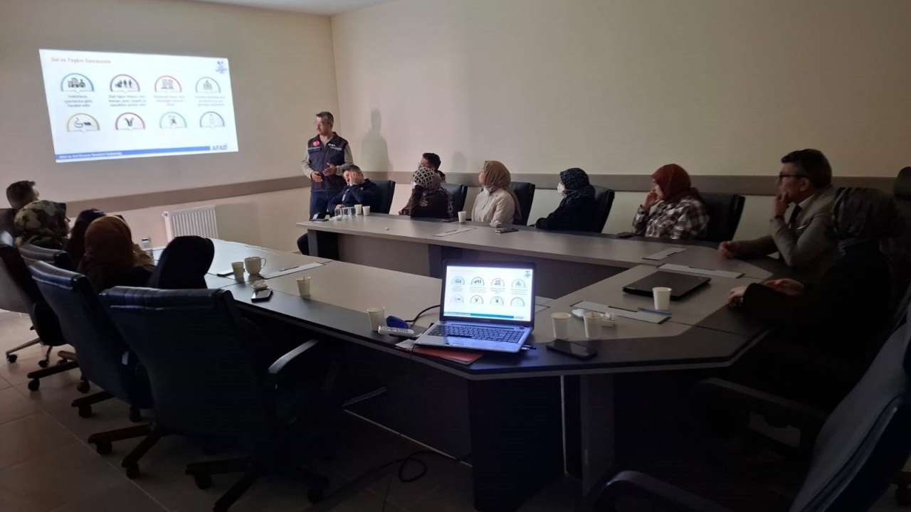 AFAD’dan Demirözü Hastanesi’nde farkındalık eğitimi ve tatbikat