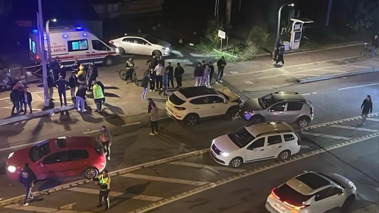 Ordu'da zincirleme kaza: Araçlar birbirine girdi, 6 yaralı