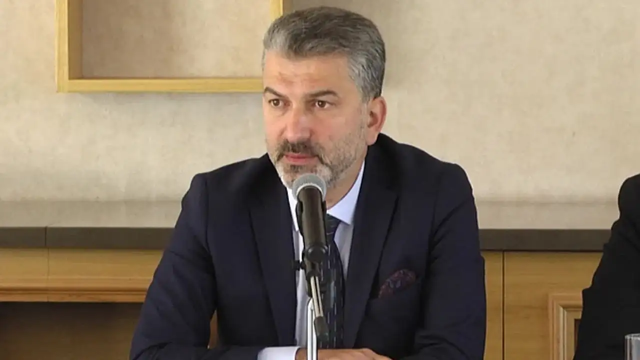 Sezgin Mumcu’dan muhalefete sert çıkış: "Trabzon liderinin yanında dimdik durdu"