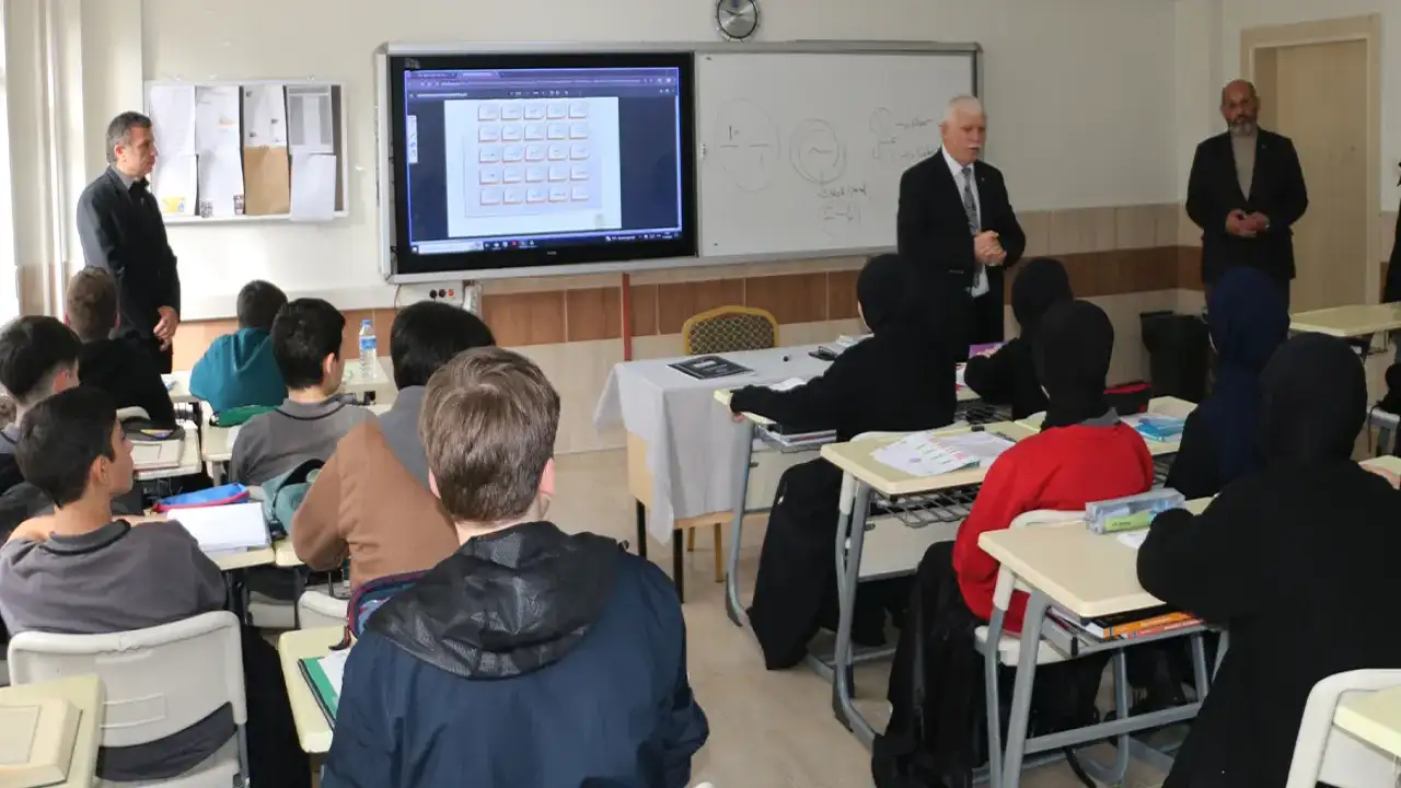 Trabzon Of Milli Eğitim Müdürü Kabahasanoğlu'ndan okulları ziyaret etti