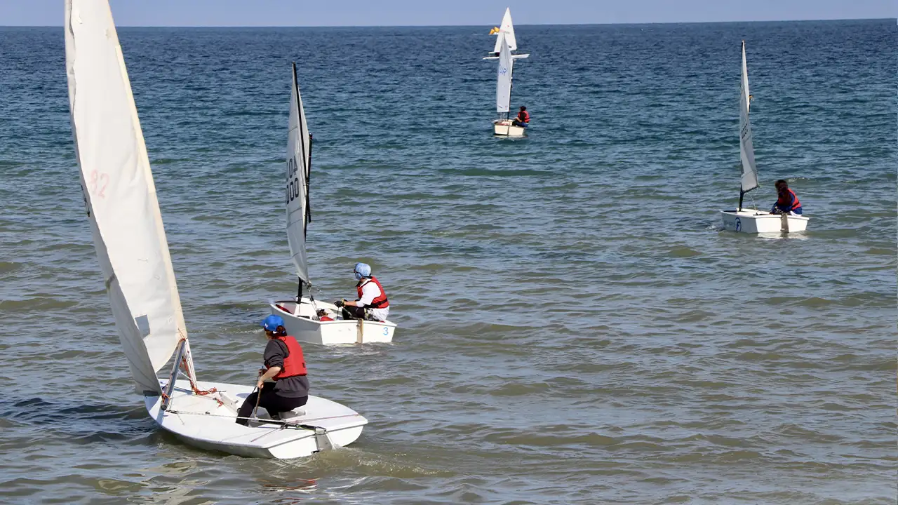 Trabzon’da Cumhuriyet kupası coşkusu: Yelkenler rüzgarla yarıştı
