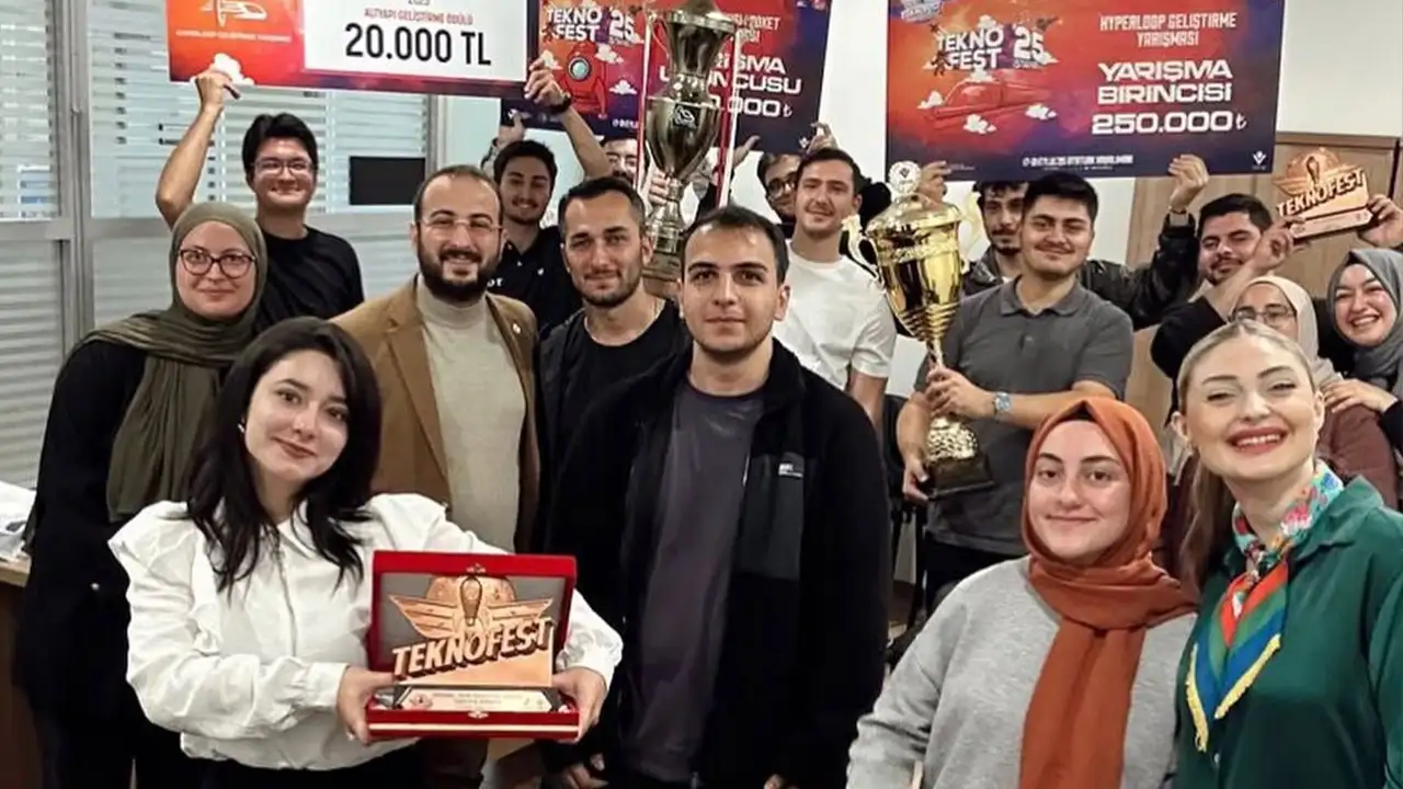 Trabzon Büyükşehir’den gençlere tam destek: Üniversite kulüpleri ödüllere doymuyor