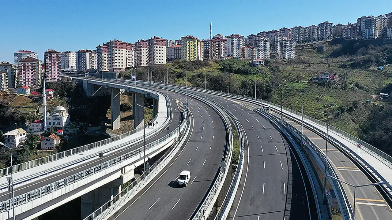 Trabzon-Rize yolunda çalışmalar sürüyor: Sürücüler dikkat