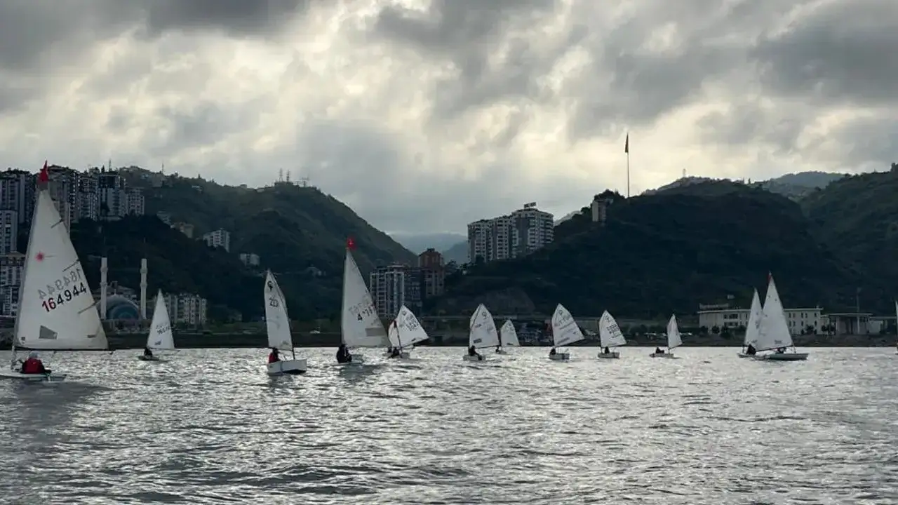 Trabzon’da 29 Ekim Cumhuriyet Bayramı için Yelken Yarışları yapıldı