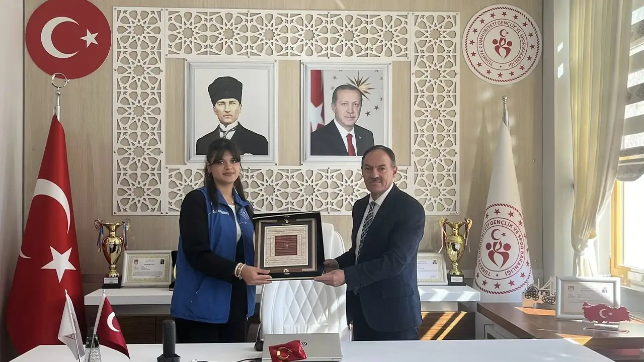 Bayburt’a Kırşehir’den anlamlı hediye: Ahi Sancağı teslim edildi