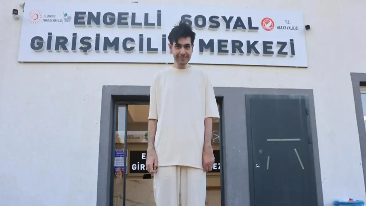 Hatay’da telefon bağımlısı gencin uyarısı: “Küçükken çocuklara telefon vermeyin”