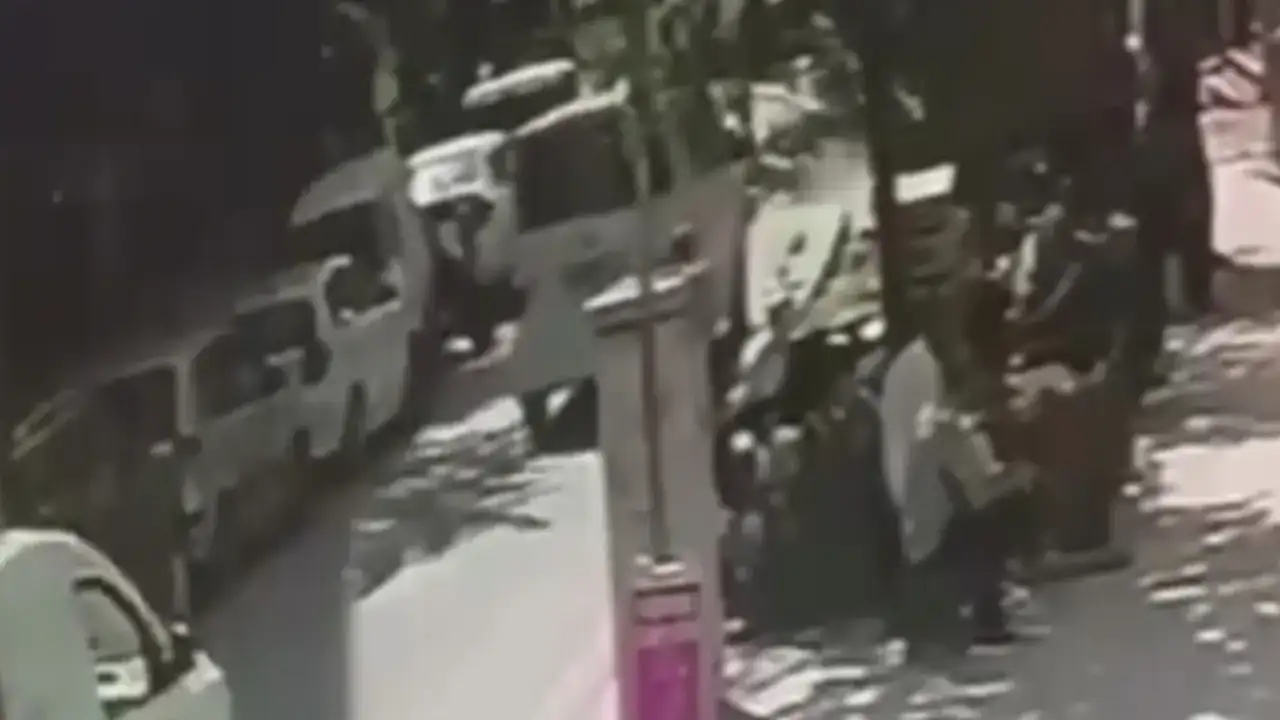 İstanbul'da ‘Dur’ ihtarına uymayan motosikletli minibüse çarptı