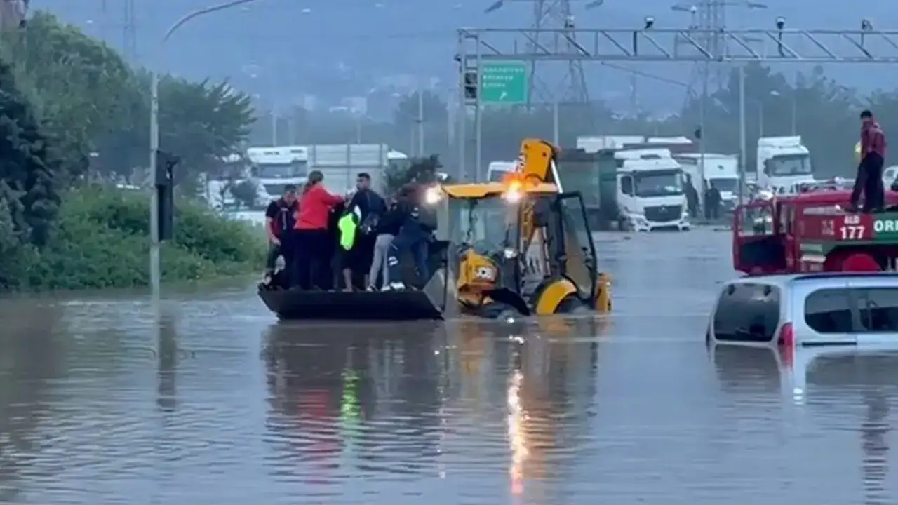 Hatay’da sel felaketi! Bakan Uraloğlu’ndan açıklama