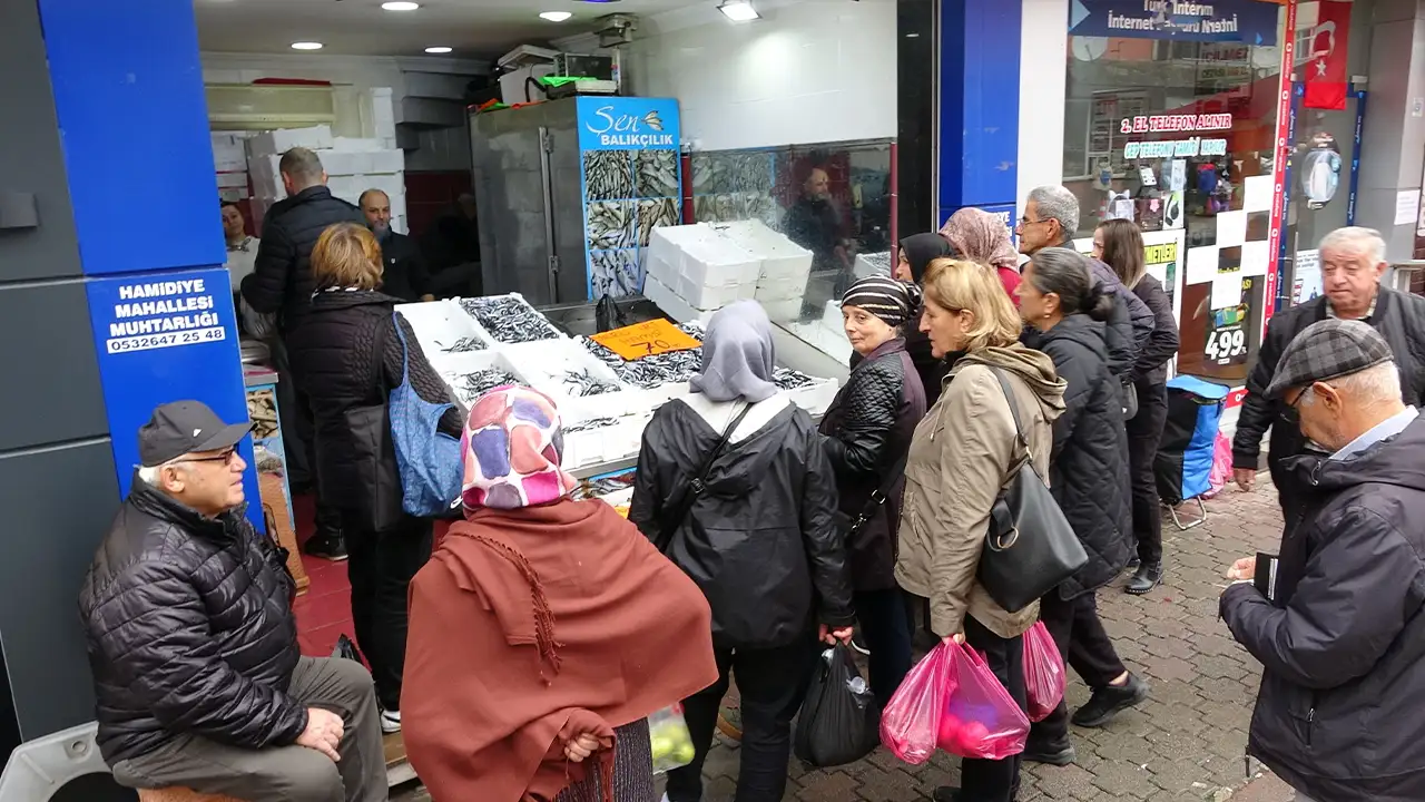 Ordu’da hamsi bolluğu: Vatandaşlar bakın sevinçten ne yaptı