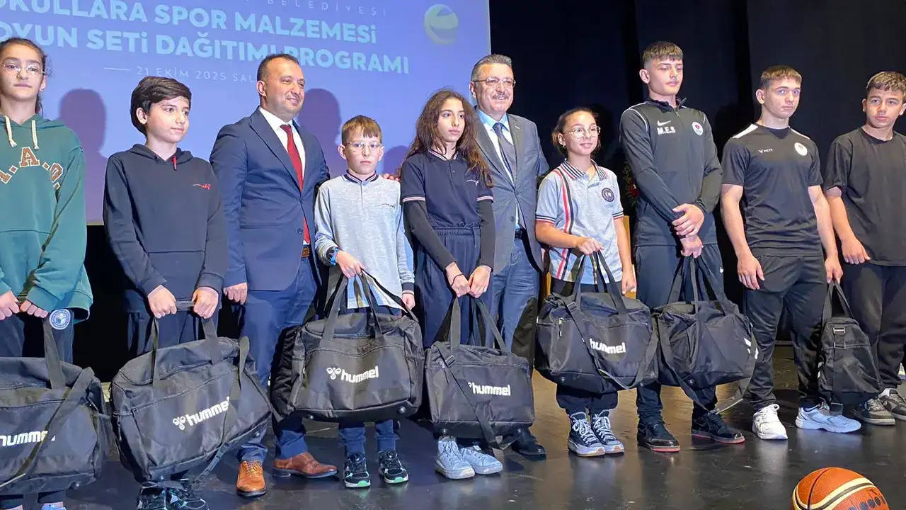 Trabzon Büyükşehir Belediyesi’nden okullara spor malzemesi desteği