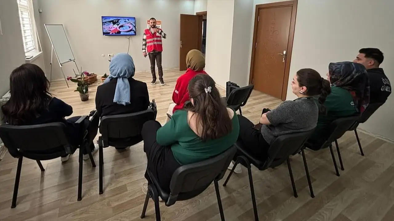 Bayburt’ta Kızılay’dan hayat kurtaran eğitim: Afet ve ilkyardım masaya yatırıldı