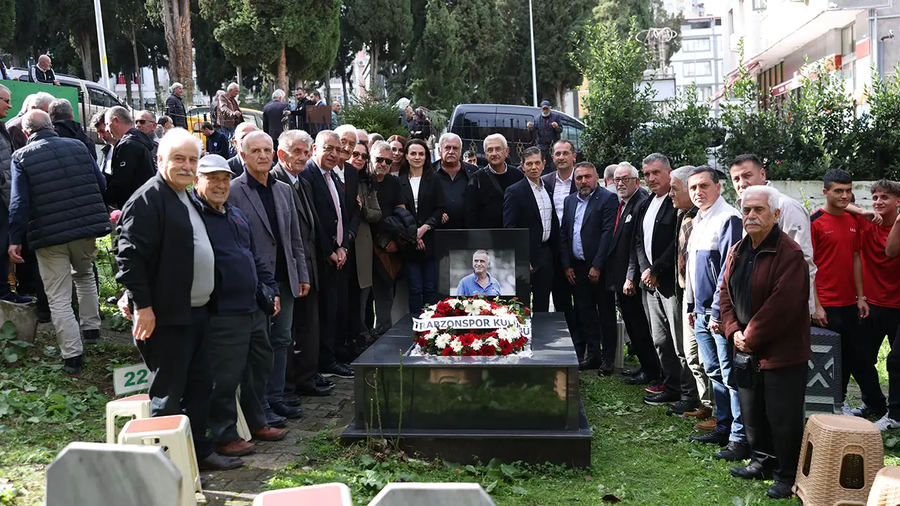 Trabzonspor’un efsane futbolcusu Kadir Özcan kabri başında anıldı